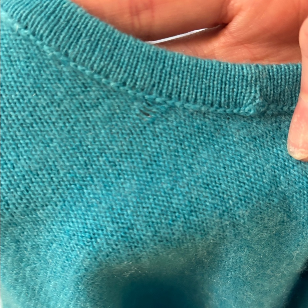 Beautiful Cashmere Floral Teal Sweater - Picture 4 of 11